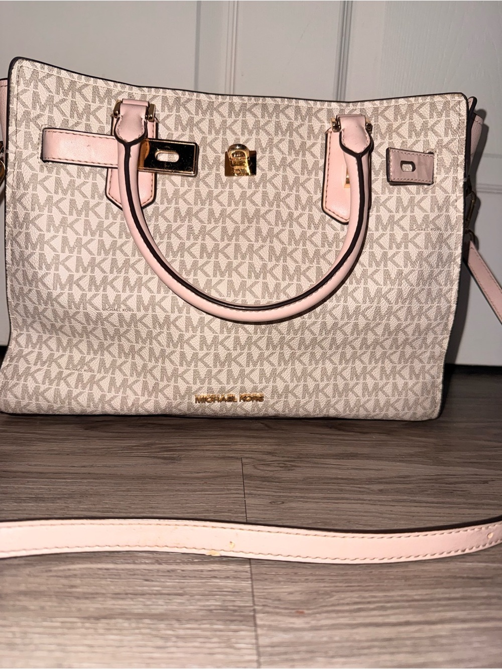Michael Kors Cream and Pale Pink Signature Satchel - Picture 2 of 7